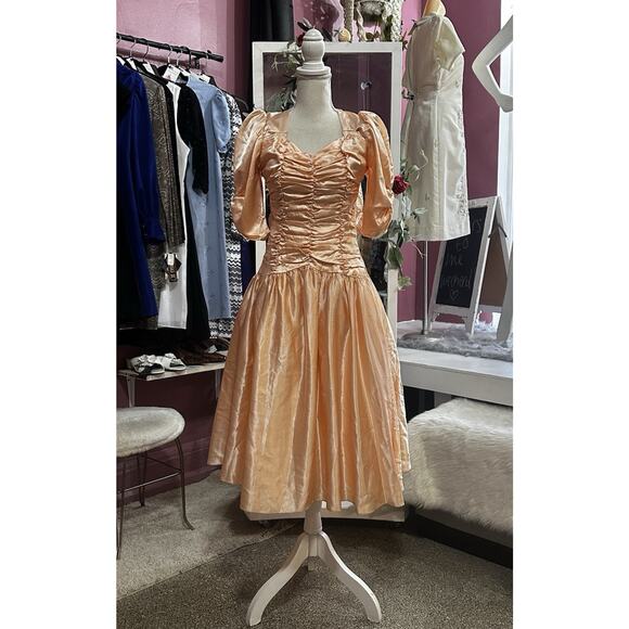 Vintage 80s Does 40s Liquid Satin Prom Party Dress Fit & Flare Peach Pink XS - Picture 2 of 11
